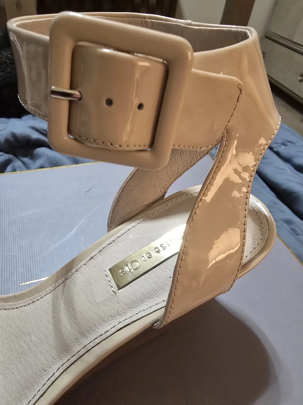 Louise et Cie Punya Nude Patent Ankle-Strap Wedge Sandals Size 8 Like New